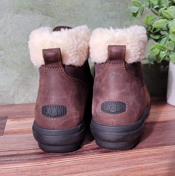 UGG Hapsburg zip Waterproof shearling boots. - Picture 6 of 13